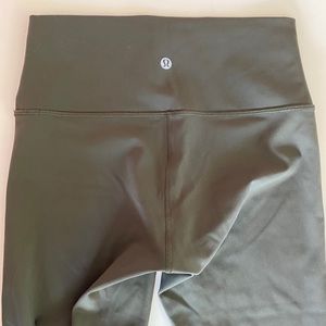 Lululemon wunder under army green 21 inch leggings